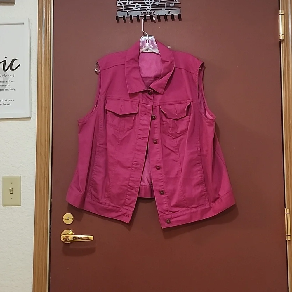 Vest - Picture 1 of 5